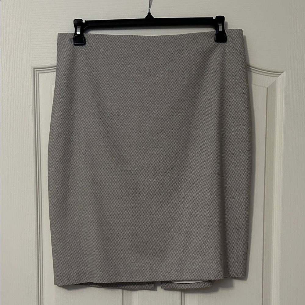 White House Black Market Light Gray Pencil Skirt size 12 L 23”